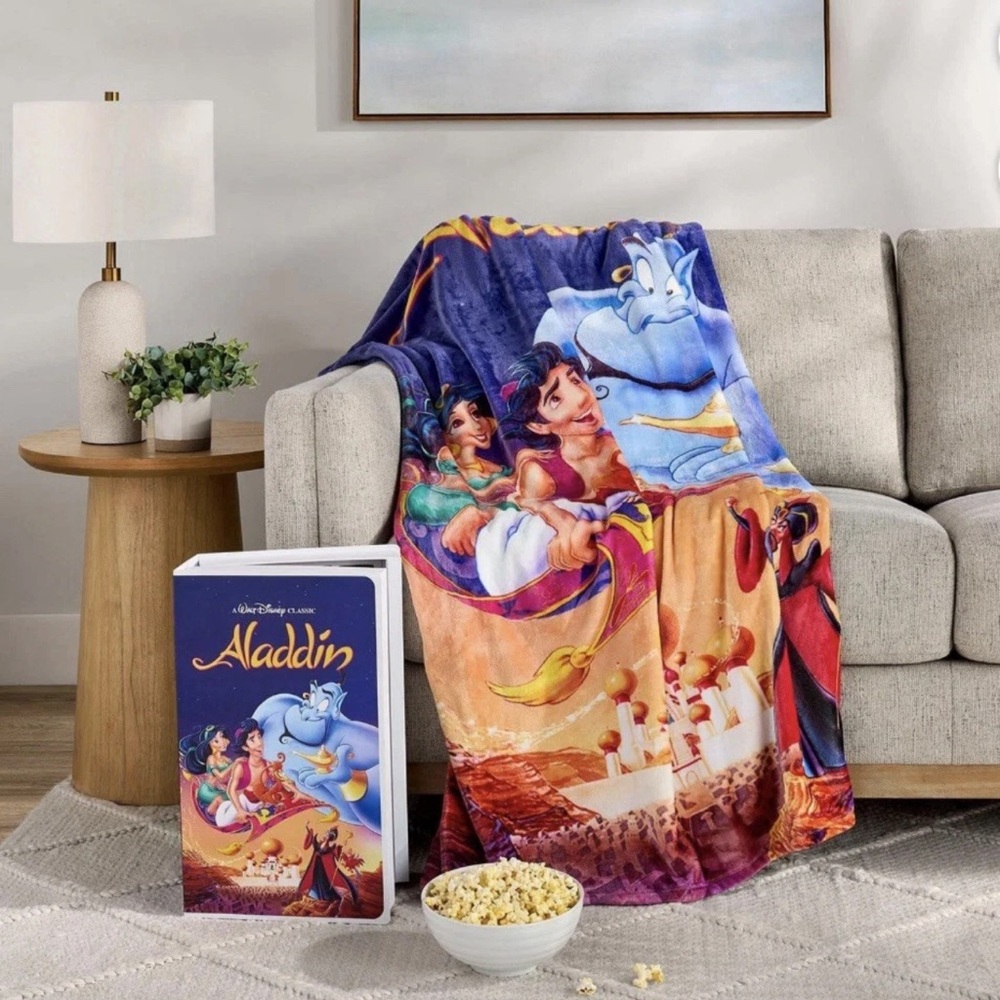 DISNEY RETRO 50x70 THROW BLANKET IN VHS BOX  Aladdin